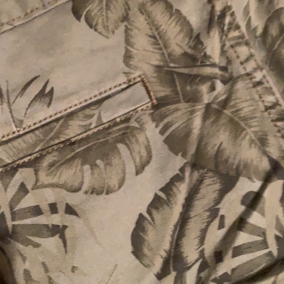 Levi’s Green Hawaiian Palm Tree Print Shorts - Picture 3 of 5